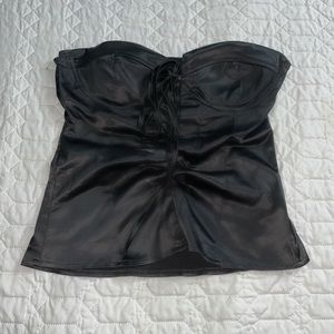 Cute black crop top.